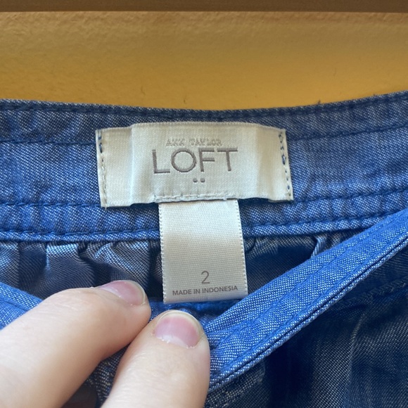 Size 2 LOFT denim-colored button up skirt - Picture 5 of 7